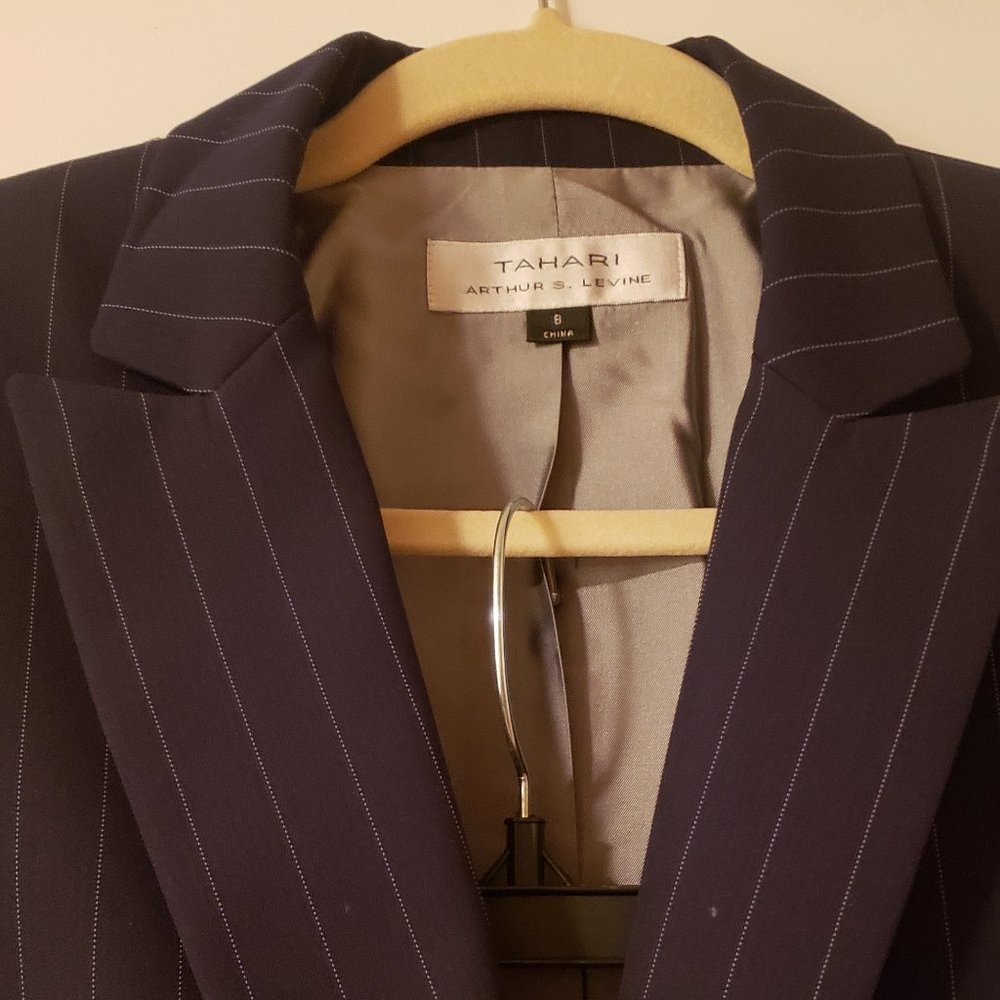 Suit - Picture 5 of 8